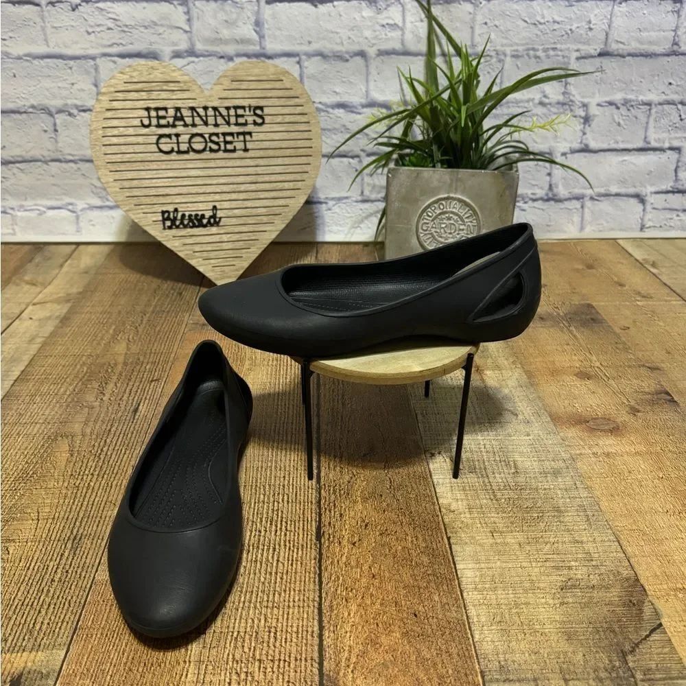 Crocs Laura Standard Flat Womens Size 10 Black Breathable Slip on